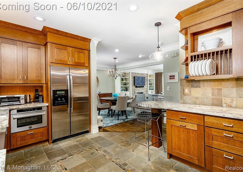 1st image of 488 Saint Clair St