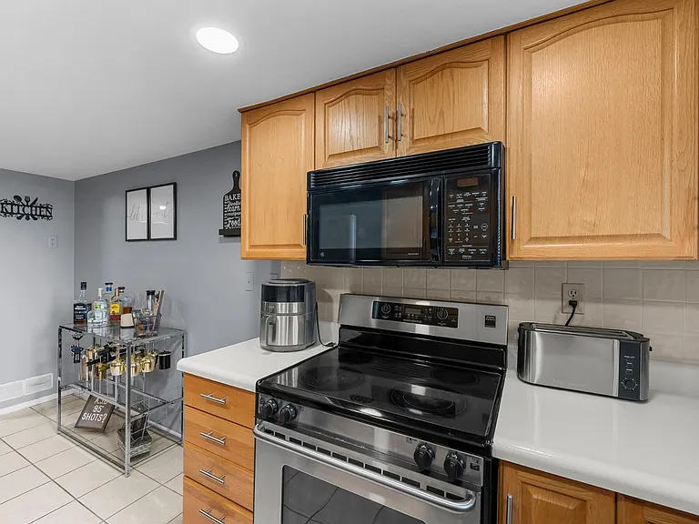 2355 W Voltaire Ave — Photo 7
