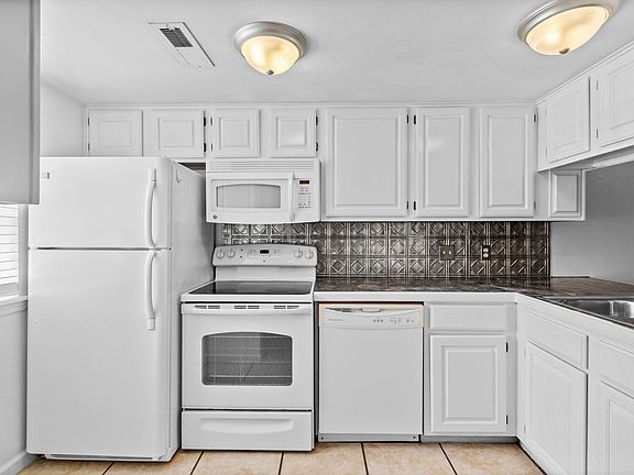 5th image of 1519 N Leverett Ave APT 28