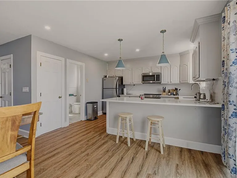 224 Oliphant Ln #B — Photo 2