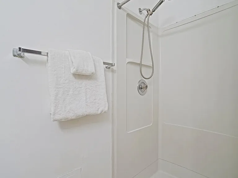 1141 N Vernon St — Photo 30