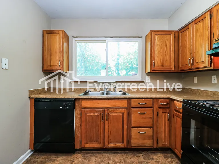 8366 Gladys Dr — Photo 6