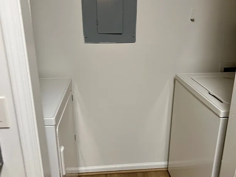 2905 Burch Ave #12 — Photo 30