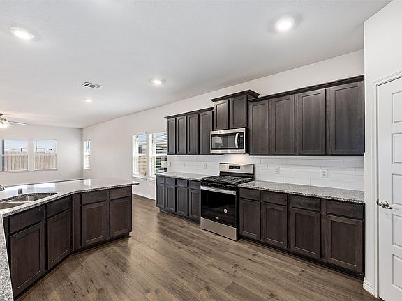 5th image of 4009 Savoy Way