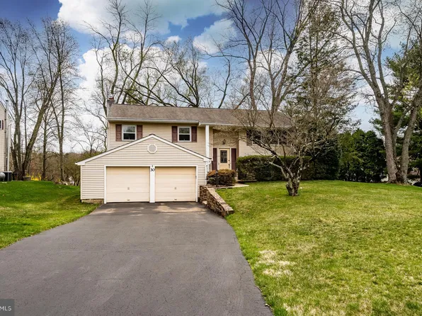 30 Lee Rd, Audubon, PA 19403
