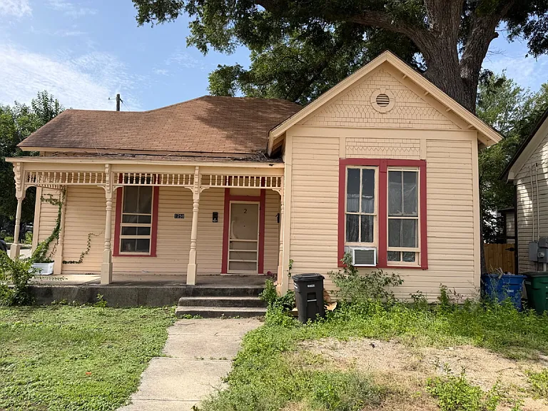 1750 E Commerce St — Photo 1