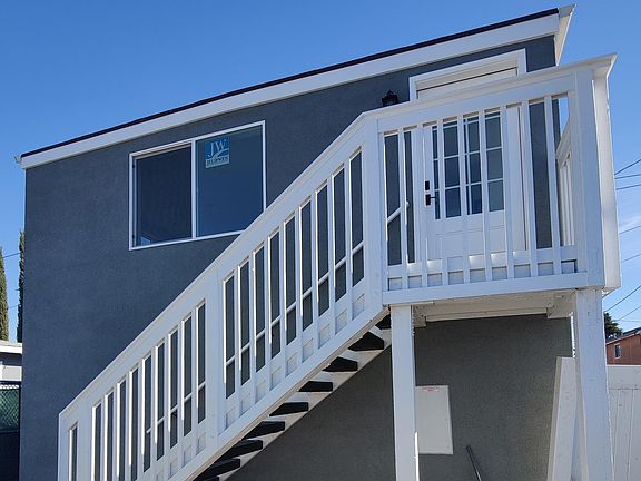 2nd image of 925 N Olive St #B