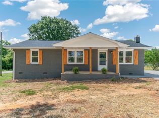 101 Carson Dr, Starr, SC 29684