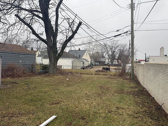 4th image of 22732 Rosalind Ave