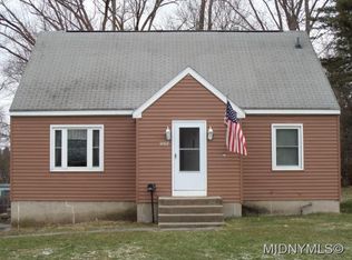 5707 Mapleton Dr, Utica, NY 13502