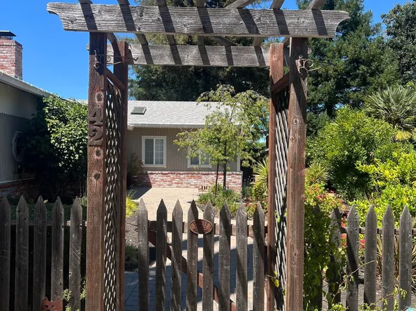 42 Mayo Ln, Walnut Creek, CA 94597