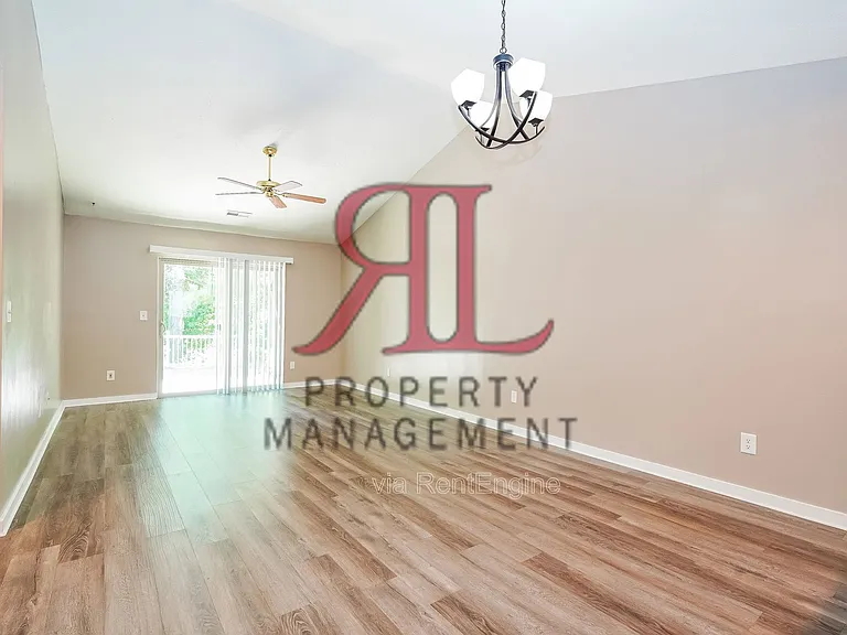 1241 Rivercrest Dr S #B — Photo 7