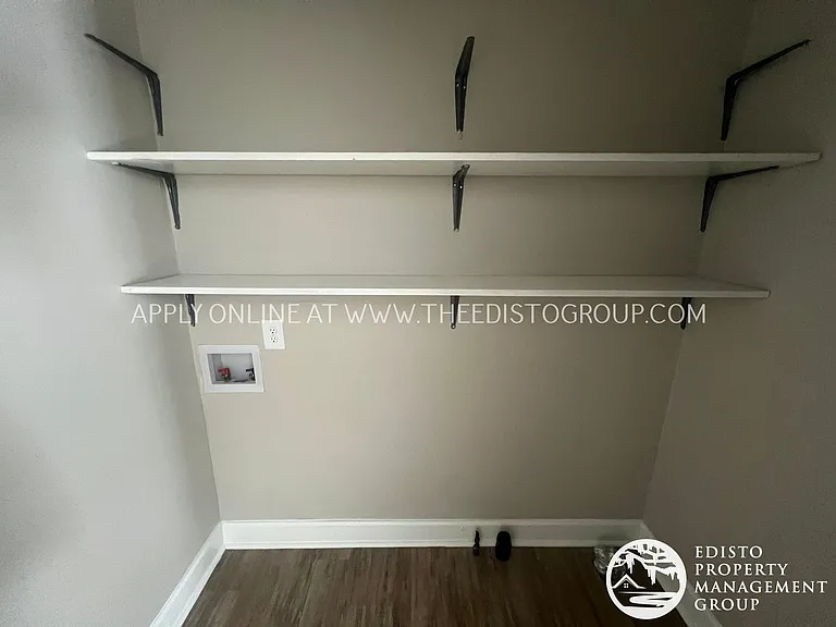982-996 Hampton Dr NW — Photo 9