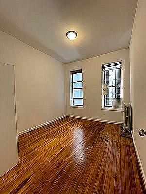 5th image of 200 W 95th St APT 1