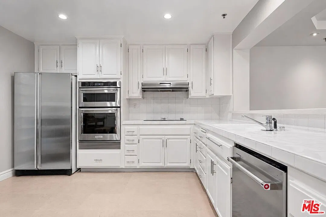 2132 Century Park Ln — Photo 4