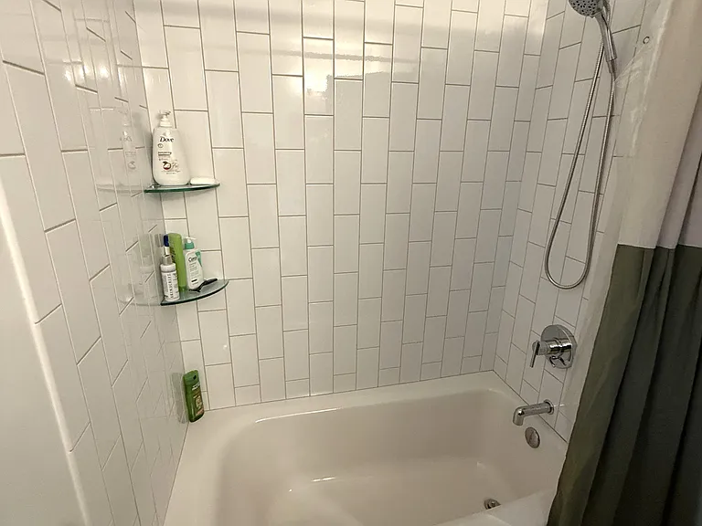 2030 W Churchill St #3R — Photo 8