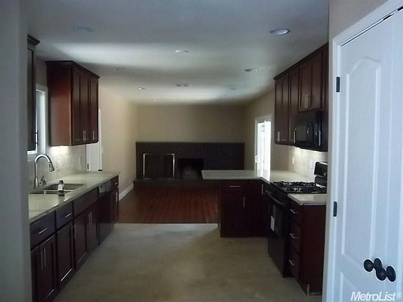 3rd image of 245 N Santa Ana St