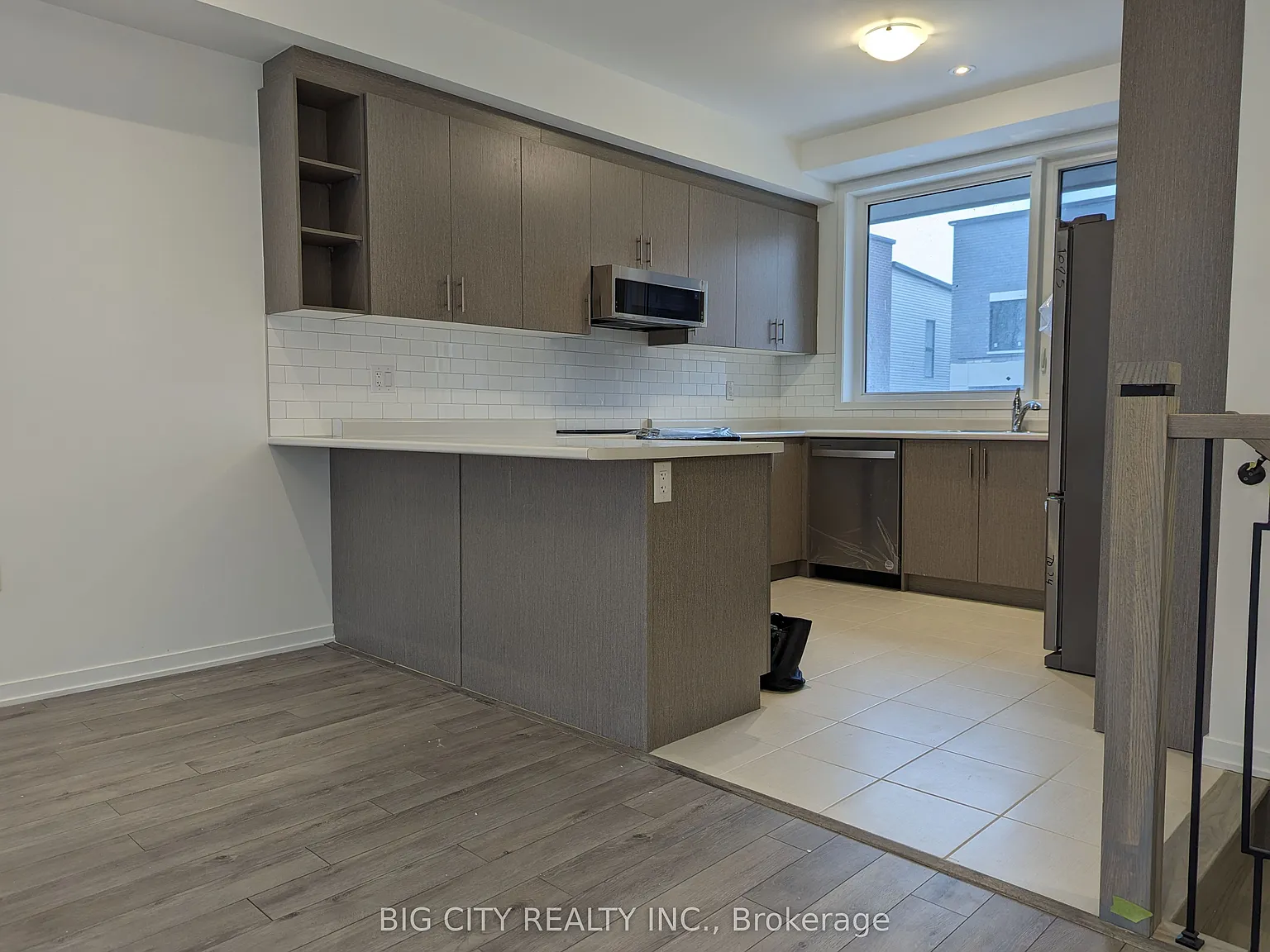 1 bed, $1,000 — Photo 1