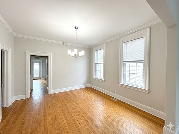 3rd image of 1113 W Wellington Ave #1
