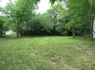 560 Creekwood Ct, Carol Stream, IL 60188