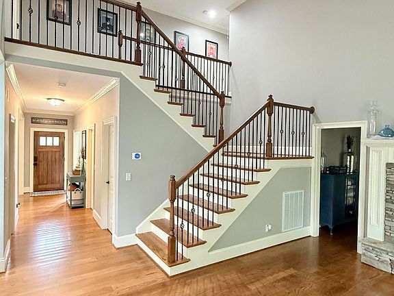 5th image of 104 Martele Ct