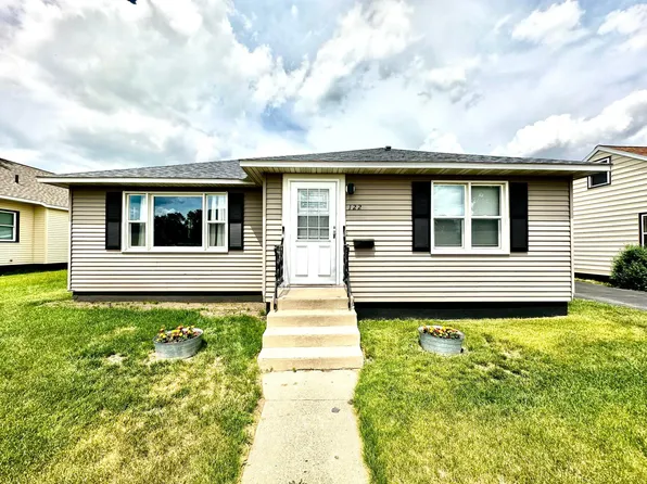 122 Sinclair Lewis Ave, Sauk Centre, MN 56378