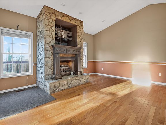 4th image of 1715 Morewood Rd