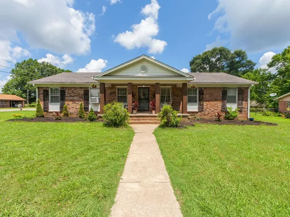 624 Ridgeway Dr, Bolivar, TN 38008