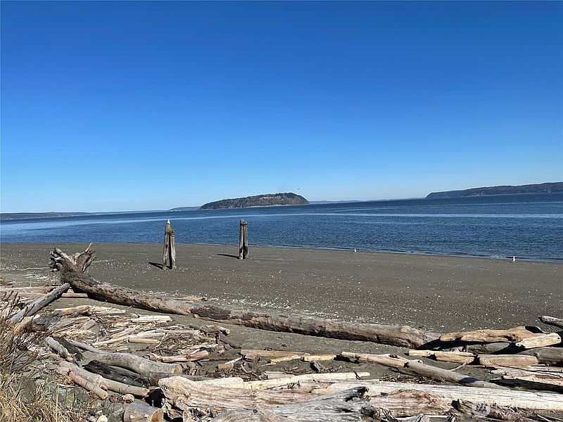 4th image of 113 B Whidbey Island Drive