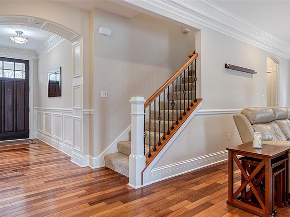 4th image of 939 Evans Ave