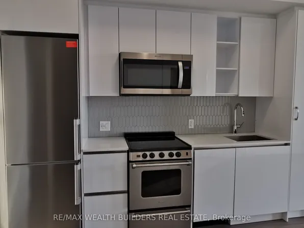 251 Manitoba St #620, Toronto, ON M8Y 0C7