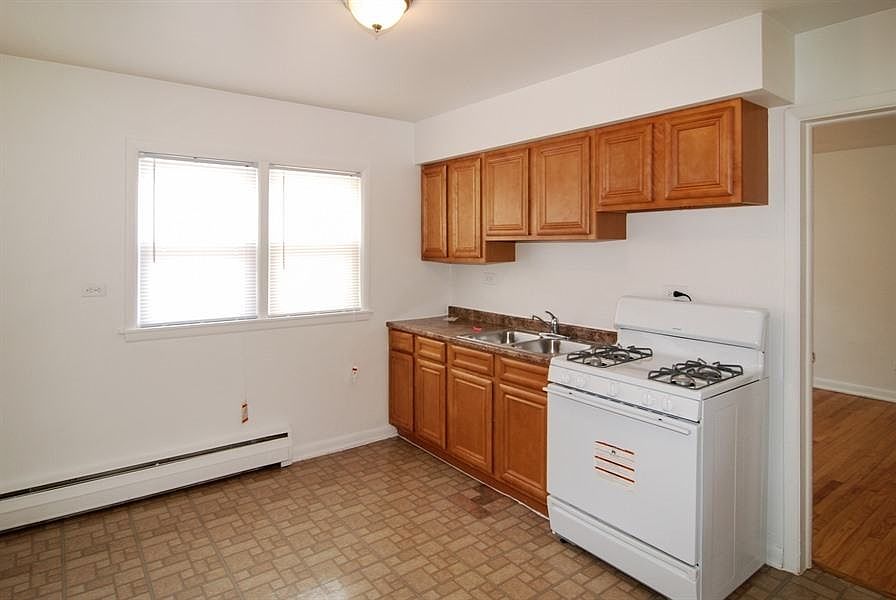 1st image of 817 S 19th Ave #2E