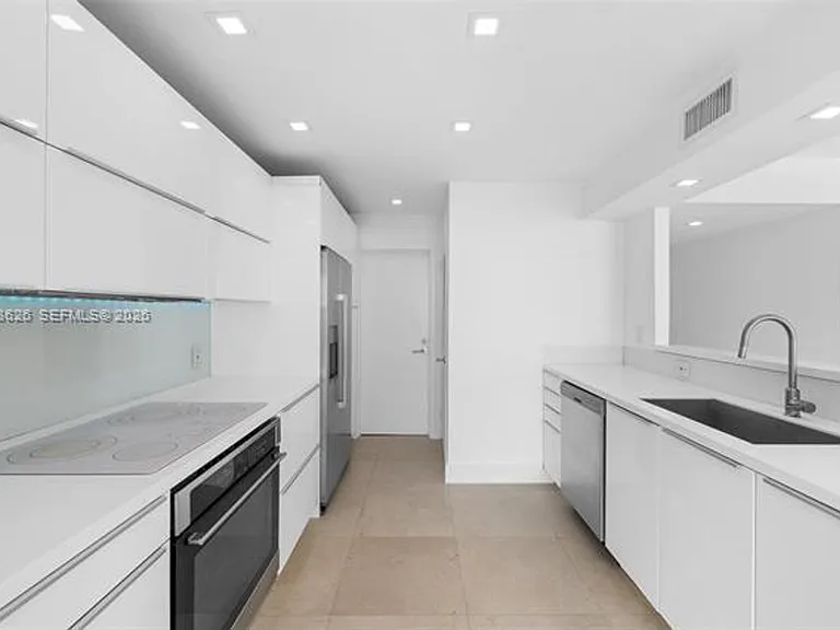 1420 Brickell Bay Dr #CU-1001A — Photo 14
