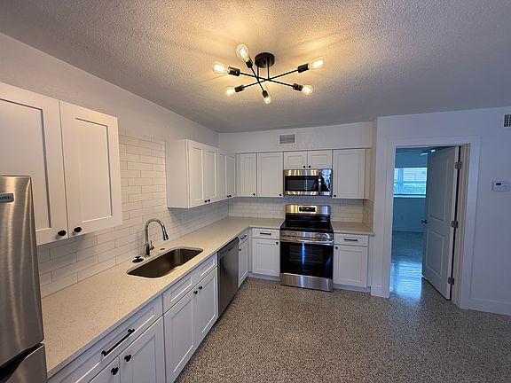 3rd image of 114 Columbia Dr #4