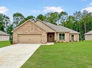 719 Magnolia Point Cir, Pearl, MS 39208