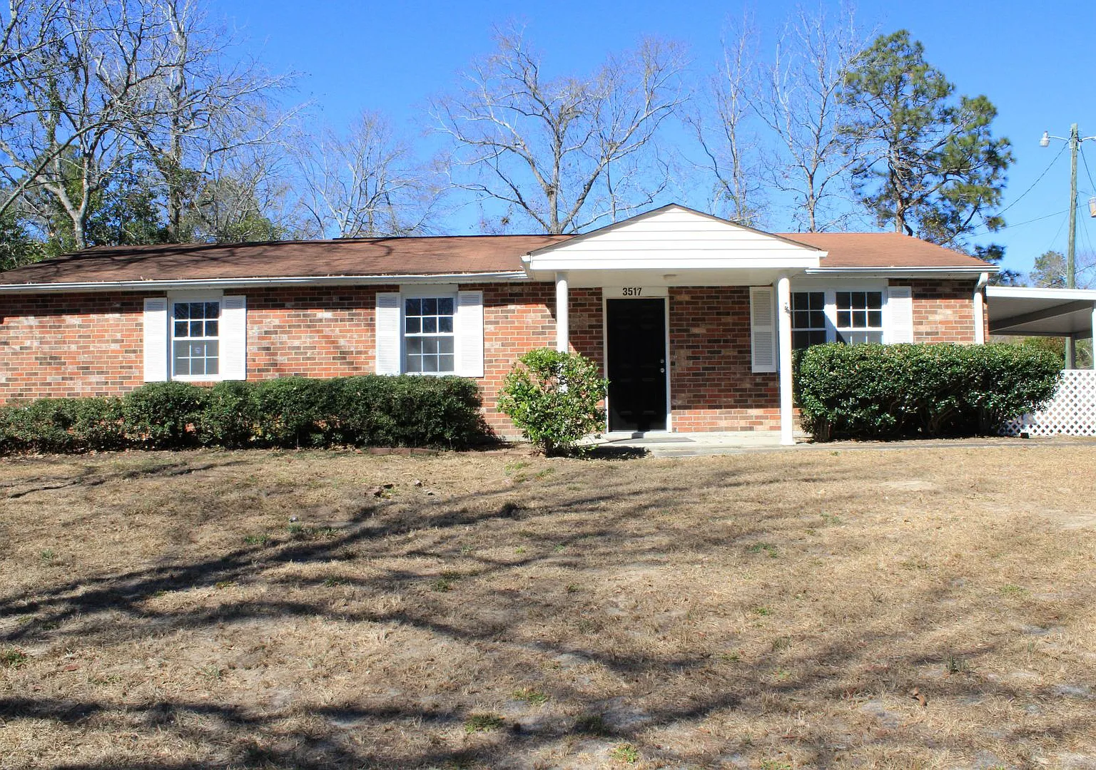 Awesomely Located 3 bedroom 2 bath Available! — Photo 2