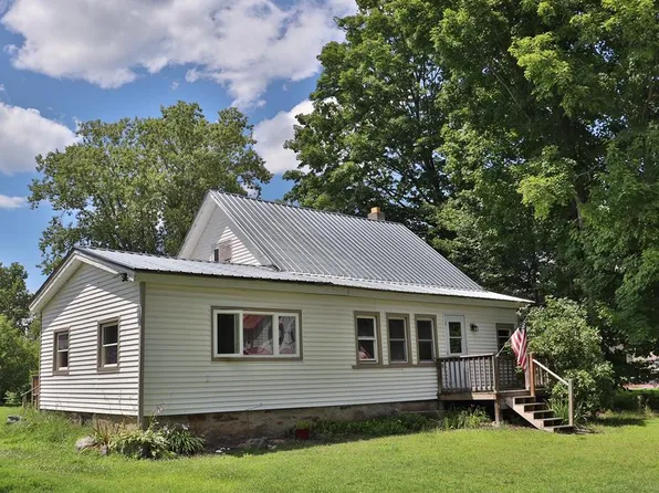 35 Lovers Ln, West Chazy, NY 12992