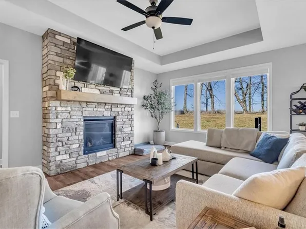 3970 NW 97th St, Kansas City, MO 64154