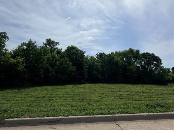 800 E 19th St S, Newton, IA 50208