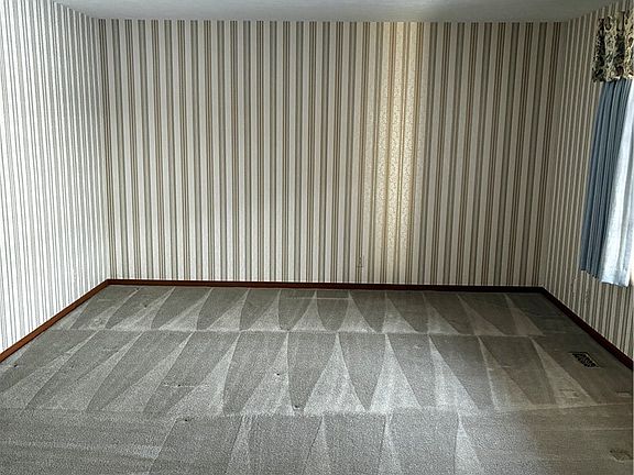 3rd image of 215 Pebble Dr