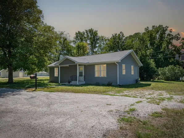 107 N Court St, Flanagan, IL 61740