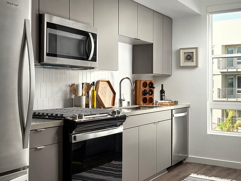 S405: Studio with Natural Light