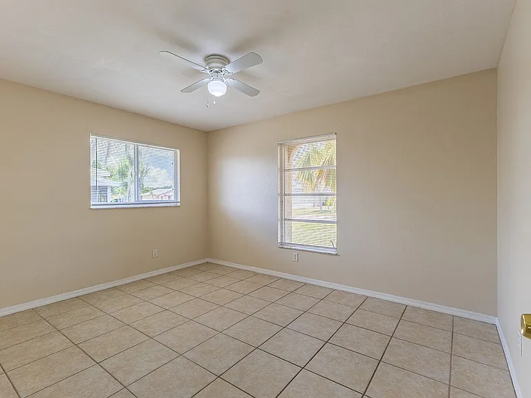 3733 SW 1st Ave — Photo 16