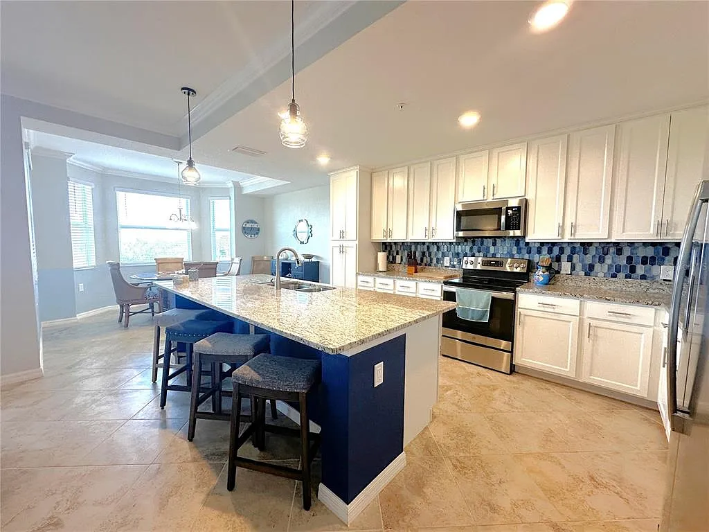 2 bed, 2.0 bath, 1154 sqft, $5,500 — Photo 3