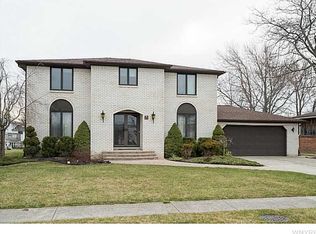 135 Gregory Pl, Grand Island, NY 14072