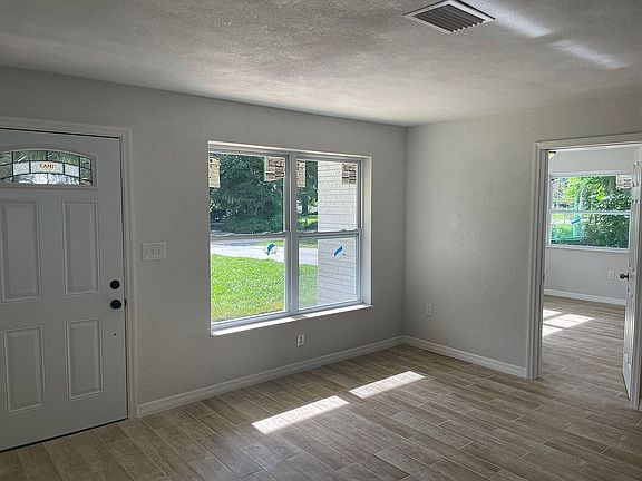 3rd image of 126 N Marshall Ave