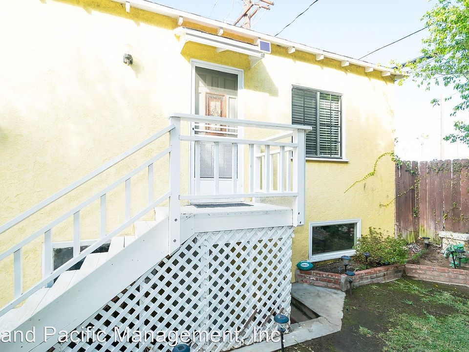 1st image of 3216 Oak Ave