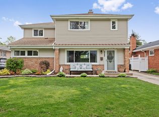 8243 N Washington St, Niles, IL 60714