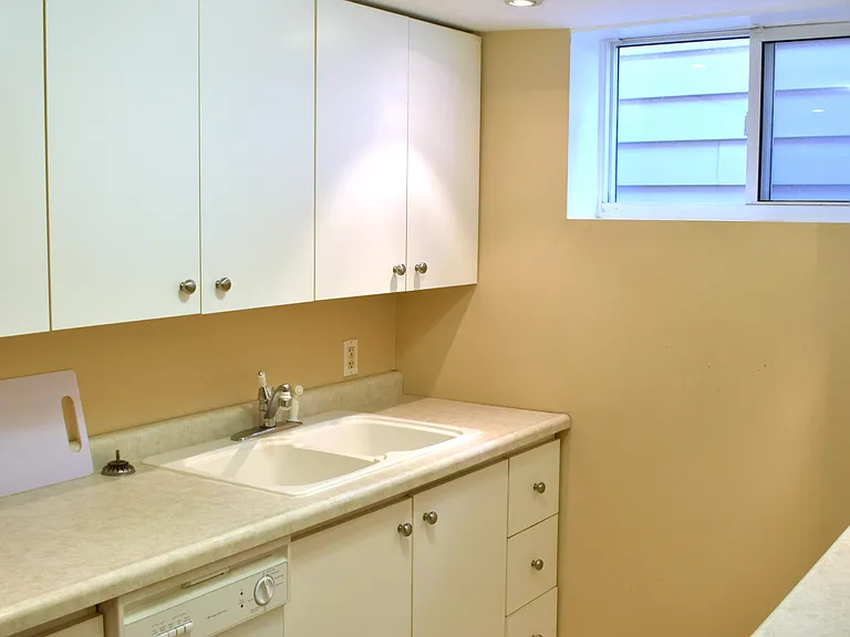 726 W 5th St #2 — Photo 3