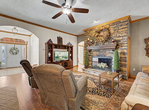 4th image of 504 Fairway Cir
